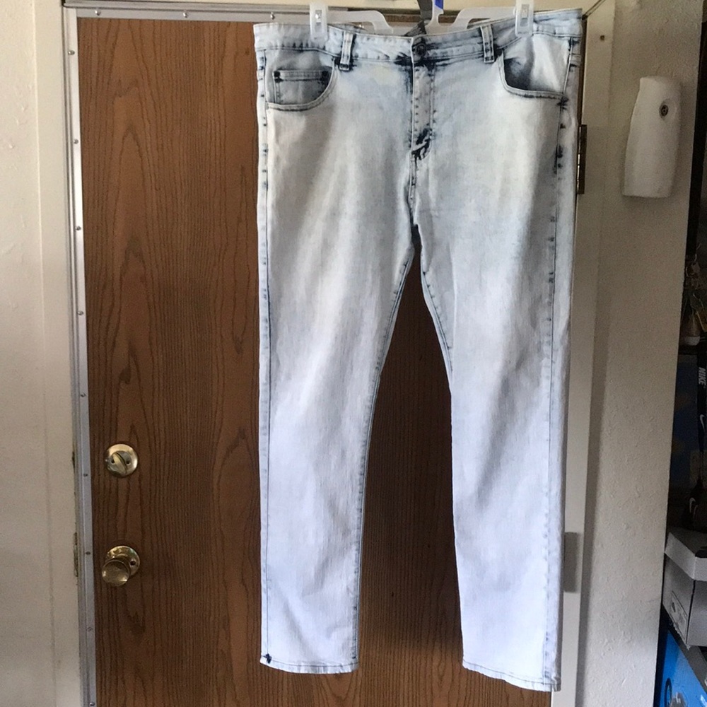 P-100 WORN ONCE GENTLY USED Men’s Bleached Jeans